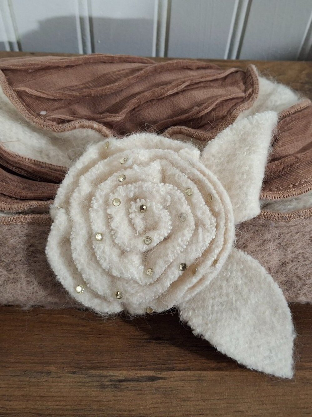 C C Exclusives Wool Blend Hat Tan Flower Y2K Roaring Twenties